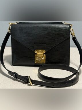 Louis Vintage Sac Biface Black Epi Leather